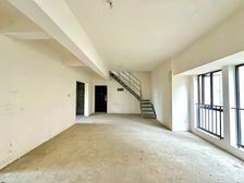 旁边大跃层!套内功能齐全实得210!套五大客厅随时看房