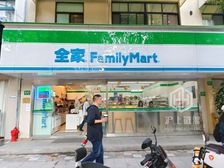 产权过户,闵行梅陇板块(全家便利店)年租金36万,纯一楼沿街