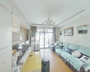 圣鑫苑(902弄) 2室2厅1卫 精装修 404万元