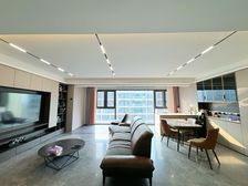 纯板真洋房!业主二次精装花三十万加!一梯一户!套四双卫!