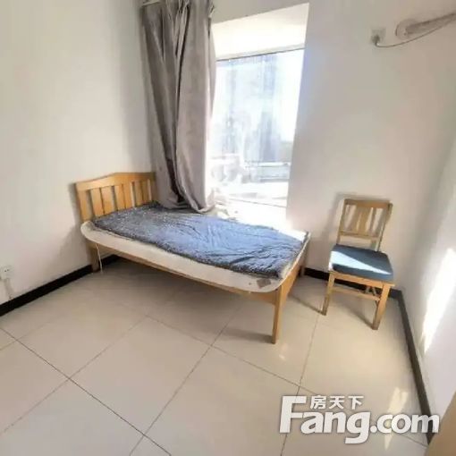 超值优惠! 绿港家园1区 2室,装修不错,有家具的!