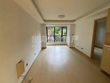 金隅万科一层有园子精装修两居室看房随时价格可议