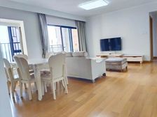 临深好选择 卓越蔚蓝山精装朝南三房两卫 楼龄新税少急售