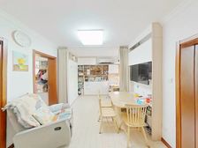 好楼层,全明双南两房,精装修可拎包入住,配套成熟,出行方便