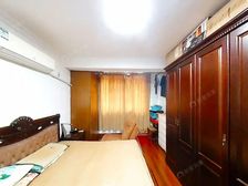 新出好房,小区中间位置,中楼层,诚心出售,装修干净清爽。