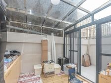 新上精装修三房,中秧空调+地暖,一楼送30平大花园,不靠路