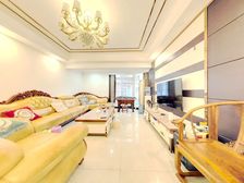 锦绣花园西区 电梯大套三,采光不错,朝小区中庭安静不临街