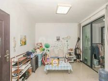 中间楼层,电梯房传中南效九年,满5V1房东置换可谈停车方便