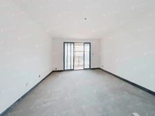 地铁口,从未住人,一手新房,价格真实可谈!楼层好,视野开阔!