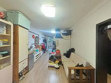 2000年房龄 带30平 院子 带固定车位 飞机户型 两卫