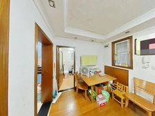 新上一房一厅,总价低,楼层佳 ,看房方便