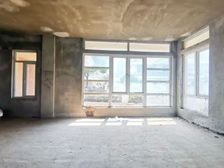 主干道上,离大门近,出行方便,带300平地下室,占地760平