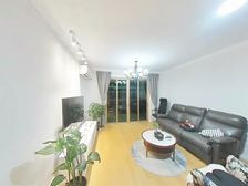 中间位置,电梯高区,视野开阔,精装修拎包入住。