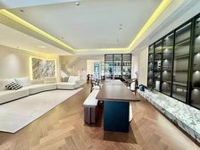 装修二年时间一天未住!实得面积400!前后带花园!位置安静,