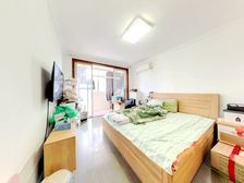 次顶楼-三房-位置好,出入方便地铁旁