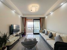 18号地铁出口 81万买次新精装三房 家电齐全