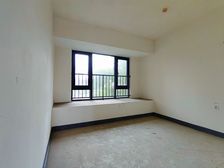 (安静位置)板式4房,朝中庭,业主诚心急售,有密码看房方便。