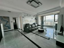 经区九龙城旁,三室精装南向大客厅,南北落地窗,阳光海上城