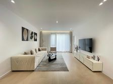 前后无遮挡,送豪华装修!带地下双车位!小区花园位置!