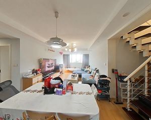 楼上阁楼附赠同等使用面积160平 川沙2号线 拎包入住