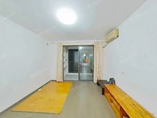 绿地崴廉公寓 3室2厅2卫 精装修 559万元