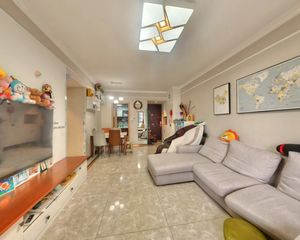 招商中央华城2期 3室1厅 东南 南