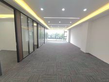 15元租175平,首次出租精装办公室,可配家具齐全。