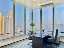 小面积天菜 国金中心一线看江 精装修带家具出租