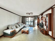 拥.金0.5 久华里 3室2厅 136.4平