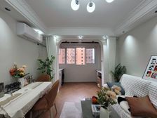 新出,精装南北通两房,电梯9楼,满五年带车库,诚心出售