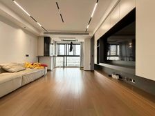 精装修70万!中央空调地暖!新上电梯大三房,业主已买诚售!