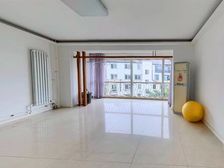 4室带平台的大房子,随时看房