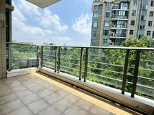 只此这套一千七处头含车位 3加1户型 两南一北 中区视野开阔