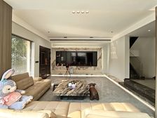 御景半岛联排端户带电梯 照母山光环 拎包入住地下室采光好