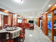 轻轨站旁边的 别墅 带露台 精装修 横厅户型