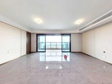 中山宝龙城 4室2厅3卫 精装修 252万元