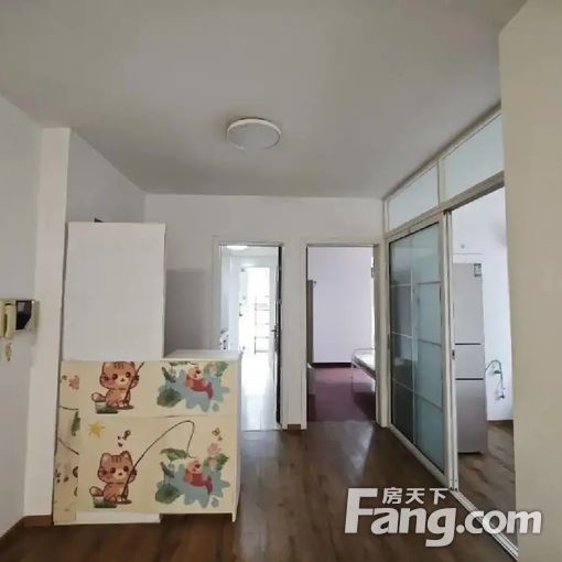 超值优惠! 原香小镇(一区) 3室,装修不错,有家具的!