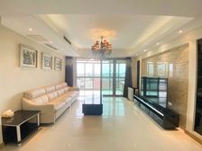 新上好房 客厅带超大阳台 业主在住精装修 保养干净