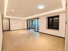 精装四房横厅设计,近商业街轻轨站,业主工作调动安心出售。