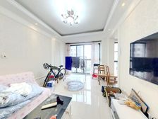 少见的次新电梯复试 精装修 带落地阳台 停车方便