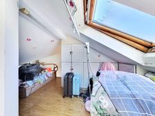 三房两厅两卫复试 楼上正常层高 电梯已加装好 采光不要太好