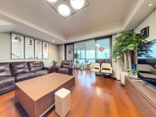 次新房!使用面积超大!适合家庭居住!带大露台!带产权车位