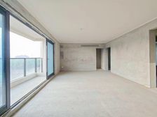 御临府小三房 南北通透 中间楼层 近地铁 双卫格局