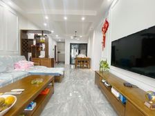 业主装修好没有怎么住过,看中庭视野很好!拎包入住!