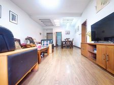 上新!陈家坪轻轨站 交通方便 近商圈 拎包入住 可刀!