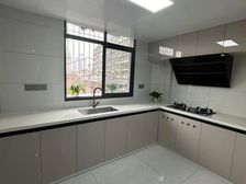 重点双书包房。落地50几万,106平精装3房2卫