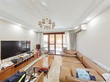 置换定好了房子。精装大3房全明双卫,花园位置,近地铁,商场