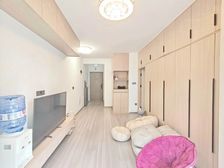 朝南 电梯房 近地铁 中间楼层采光好 次新房 医疗配套成熟