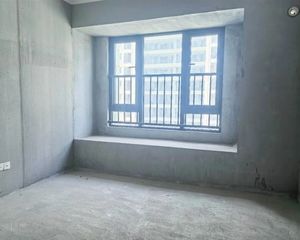 金茂长沙国际社区 4室2厅2卫 毛坯 116万元