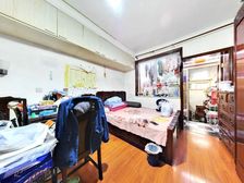 一楼带院子,使用面积大,得房率高,户型方正,诚意卖